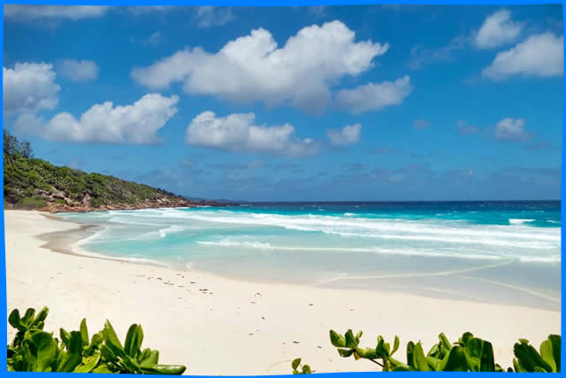 красивый песчаный пляж пти анс ла диг сейшелы море и солнце