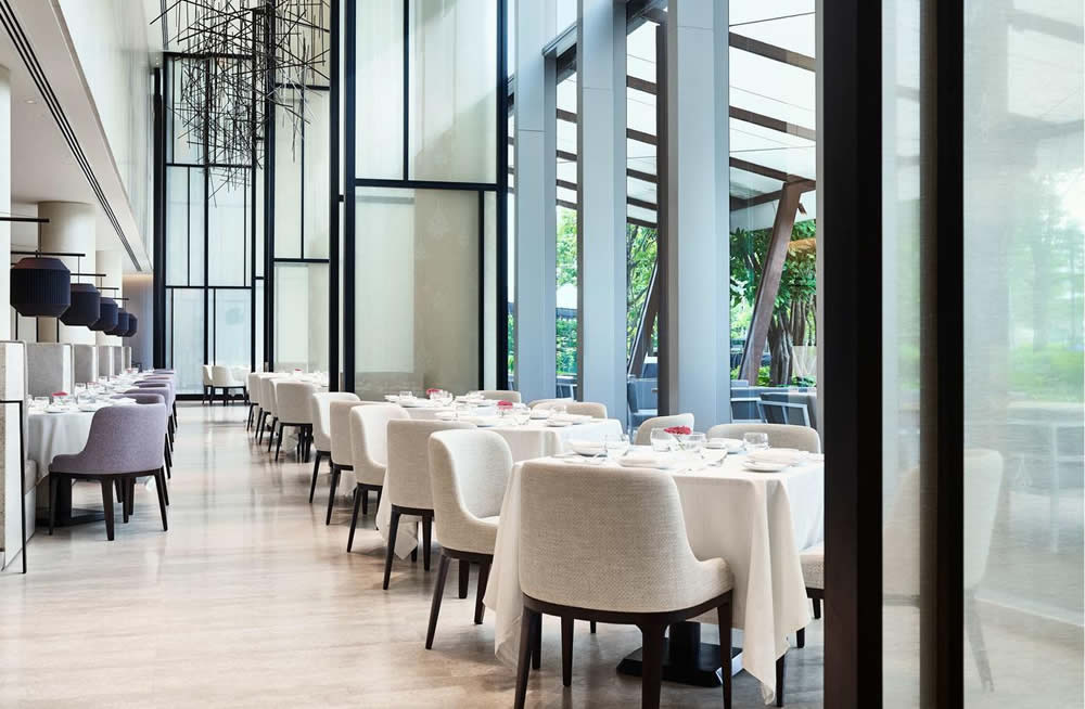 Embassy Room в Park Hyatt Bangkok, Стильный Ресторан в Плоенчи