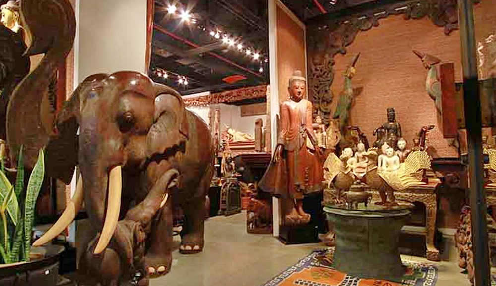 Торговый Комплекс River City в Бангкоке - продажа антикварного слона 