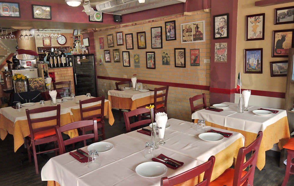 Baan Khanitha Restaurant & Wine Bar Thonglor обеденный зал 