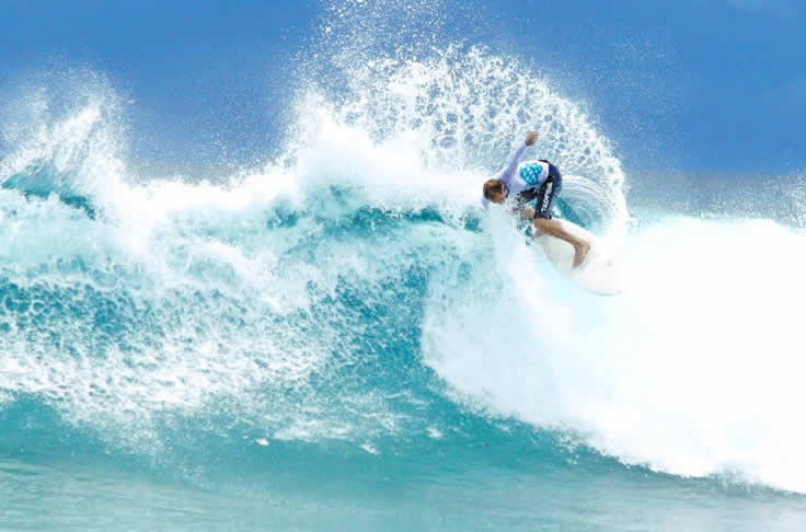 CINNAMON DHONVELI MALDIVES SCORES HAT-TRICK AS SOUTH ASIA'S LEADING SURF RESORT