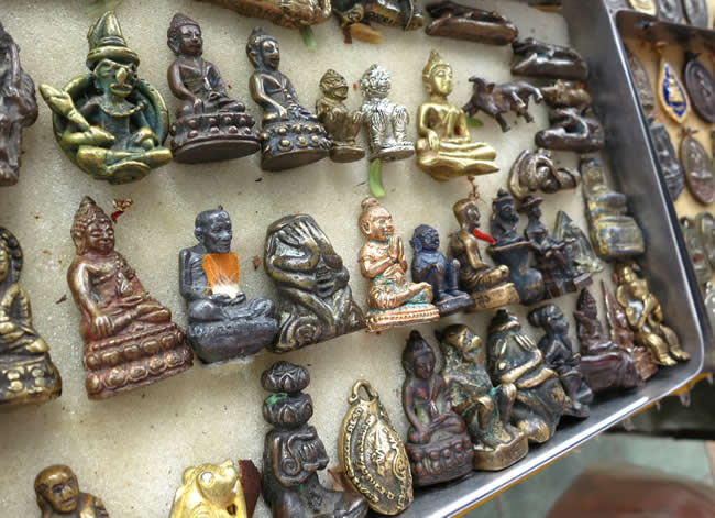 Рынок Амулетов Tha Chang amulet market