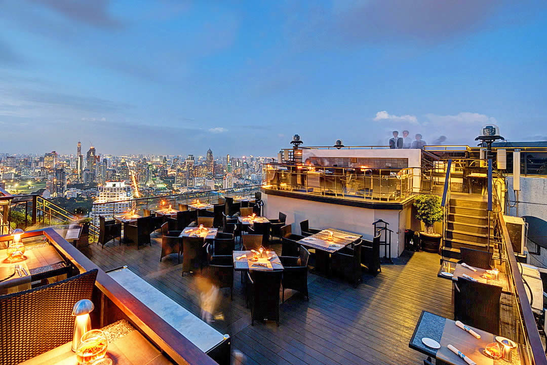 Vertigo Rooftop Bar в Banyan Tree Bangkok - вид с крыши из бара Moon