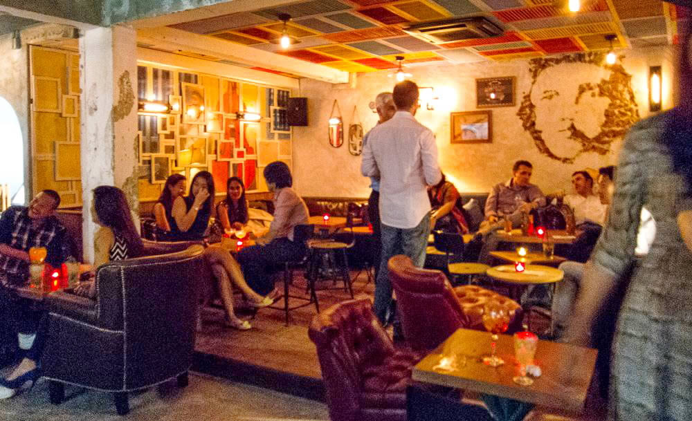 Revolucion Cocktail Bar Бангкок, Коктейль Бар в Sathorn